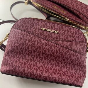 Michael Kors Bag, Berry colour. MATCHING WALLET LISTED!! does not come with it